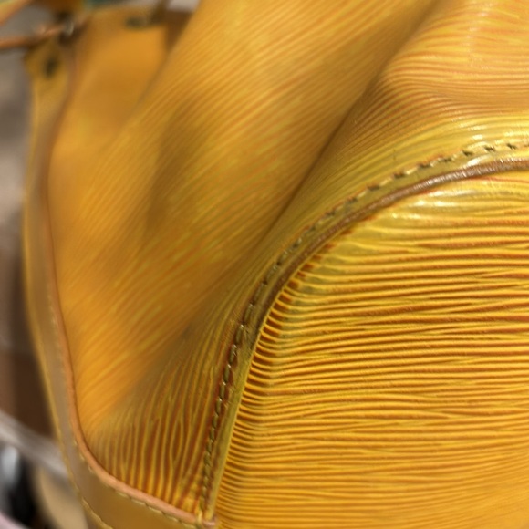 Louis Vuitton Epi Bucket Bag~GUC~Preloved - Picture 9 of 16